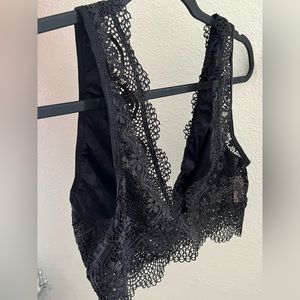 NEW Victoria’s Secret Black Lace Bralette Medium